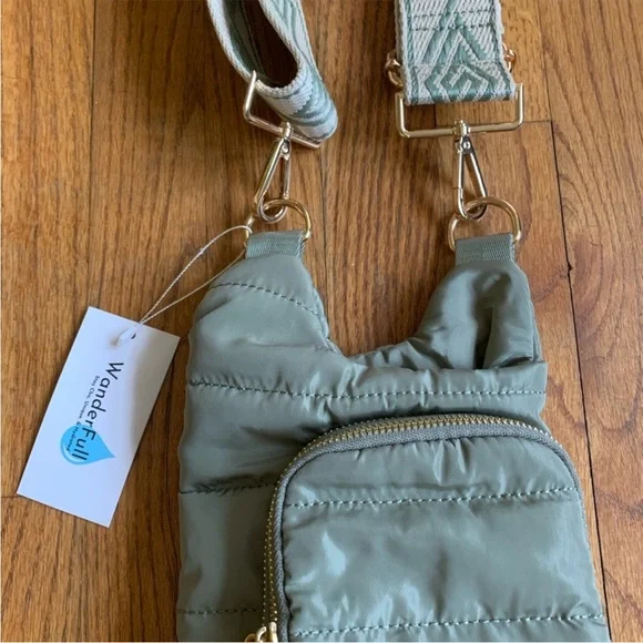 Wanderfull Quilted Sage Crossbody Convertible Hydrobag Waterbottle Purse NWT - Picture 7 of 16